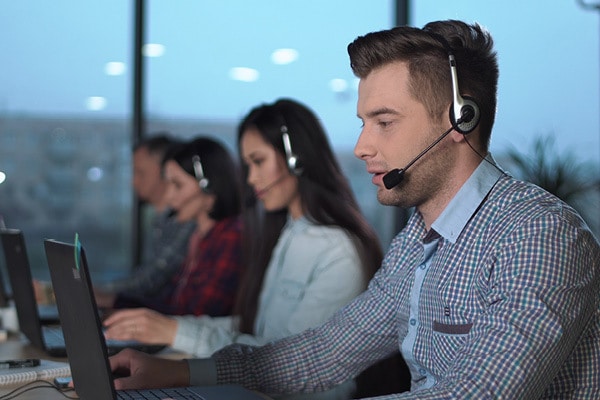 How AI can help your contact center meet the Black Friday surge